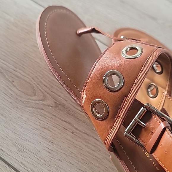 TOMMY HILFIGER Faux Leather Logo Thong Sandals - Picture 5 of 6